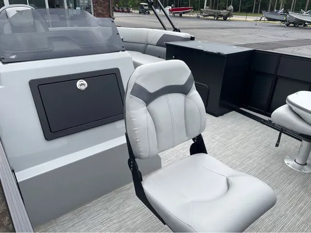 Slide: The Image of Viaggio Lago V-F V16F 2025 - 10