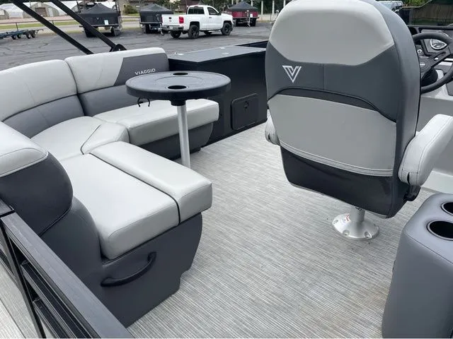 Slide: The Image of Viaggio Lago V-F V16F 2025 - 11
