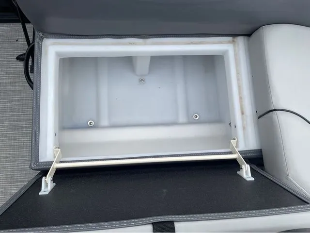 Slide: The Image of Viaggio Lago V-F V16F 2025 - 22