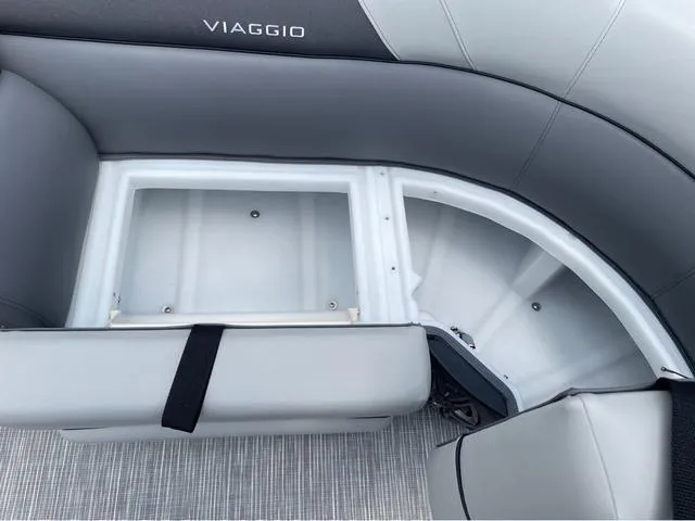 Slide: The Image of Viaggio Lago V-U V22U 2025 - 13