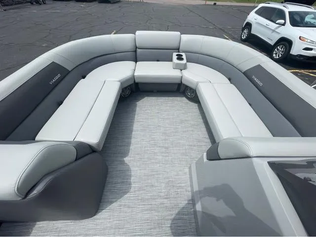 Slide: The Image of Viaggio Lago V-U V22U 2025 - 16