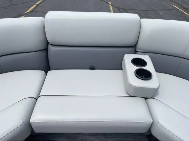 Slide: The Image of Viaggio Lago V-U V22U 2025 - 18