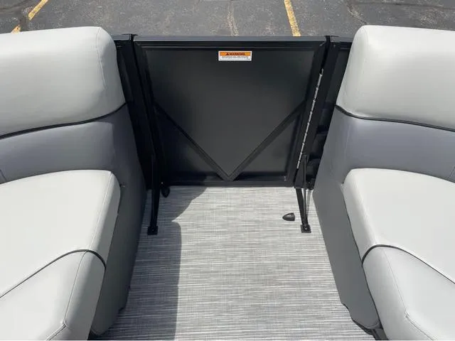 Slide: The Image of Viaggio Lago V-U V22U 2025 - 19