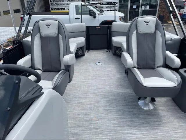 Slide: The Image of Viaggio Lago V-U V22U 2025 - 7