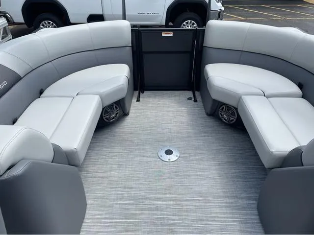 Slide: The Image of Viaggio Lago V-U V22U 2025 - 8