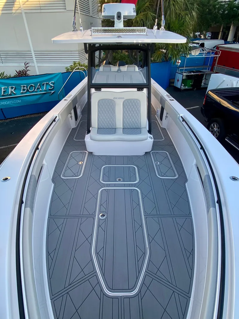 Slide: The Image of Reef Runner 230 C Open 2026 - 18