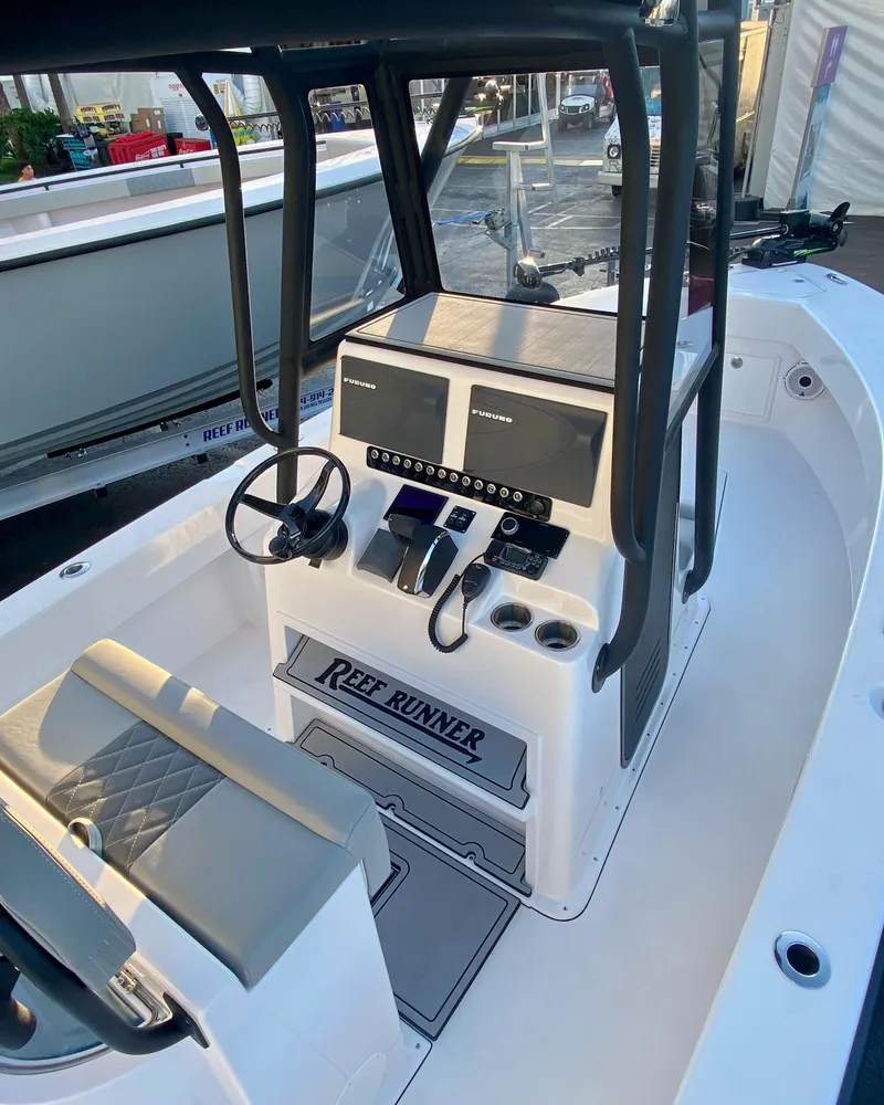 Slide: The Image of Reef Runner 230 C Open 2026 - 6