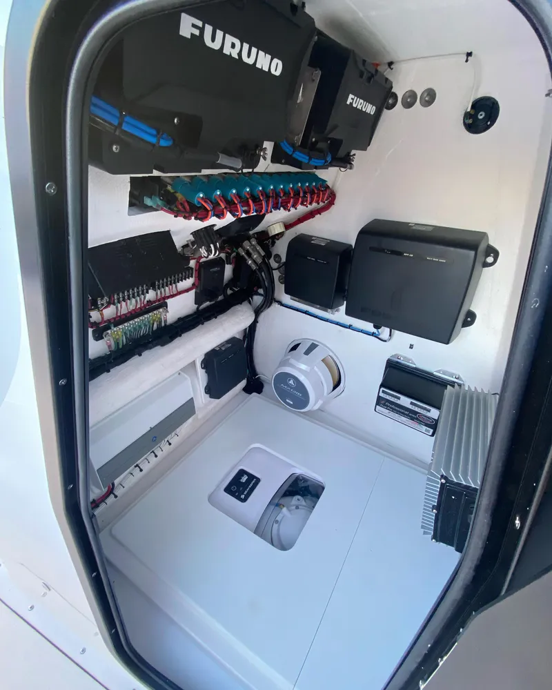 Slide: The Image of Reef Runner 230 C Open 2026 - 7