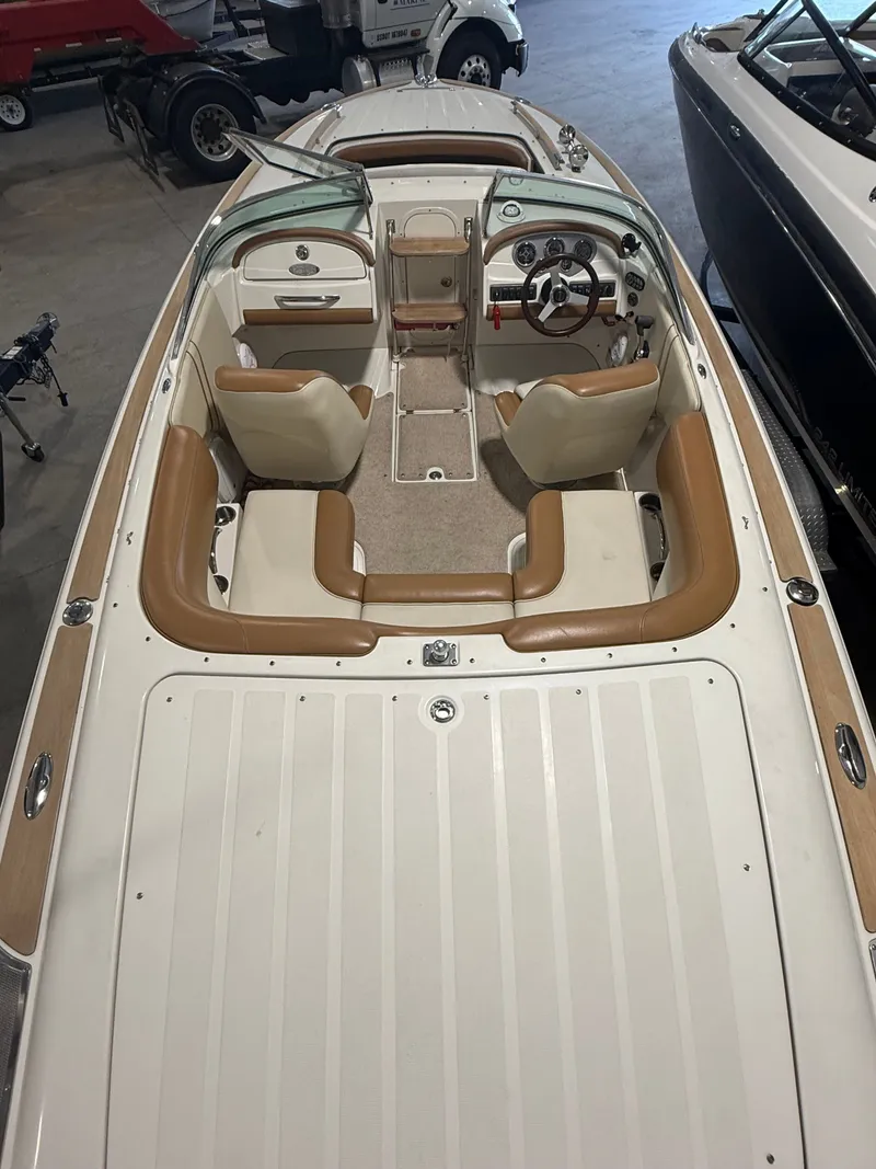 Slide: The Image of Chris-Craft 22 Lancer 2007 - 8