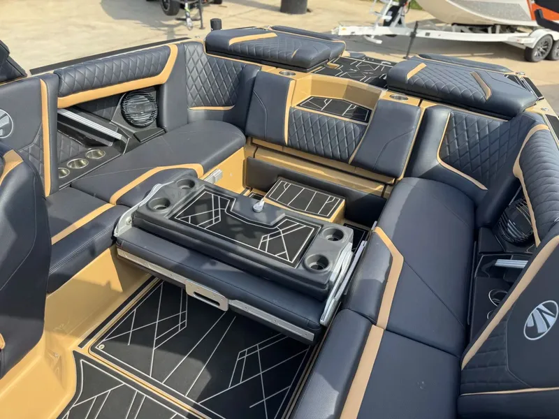 Slide: The Image of Tigé 23ZX 2023 - 11