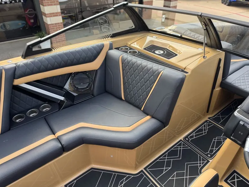 Slide: The Image of Tigé 23ZX 2023 - 12