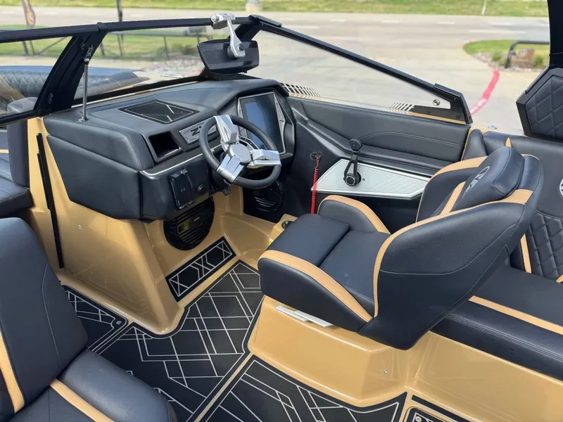 Slide: The Image of Tigé 23ZX 2023 - 13