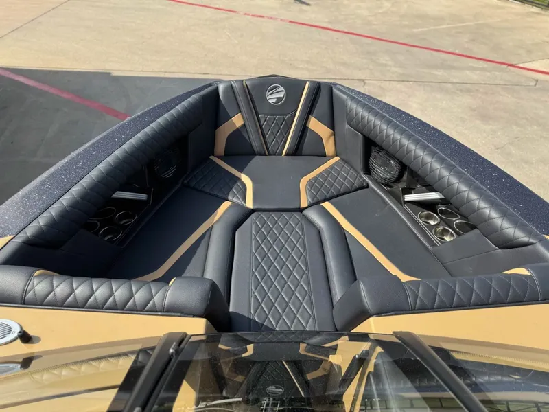 Slide: The Image of Tigé 23ZX 2023 - 15