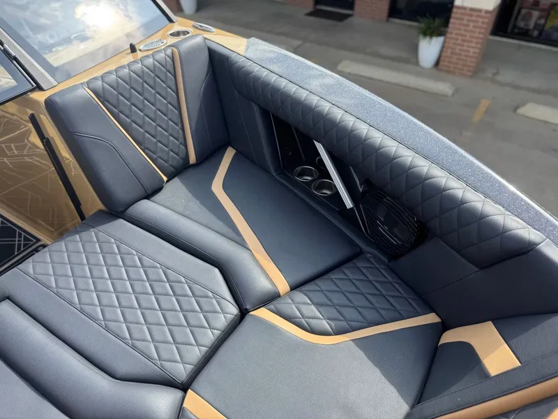 Slide: The Image of Tigé 23ZX 2023 - 16