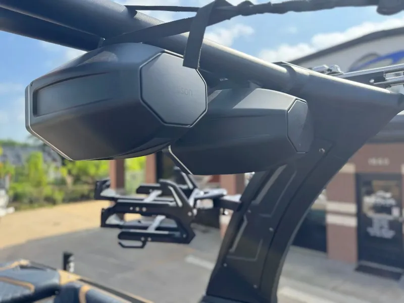 Slide: The Image of Tigé 23ZX 2023 - 18