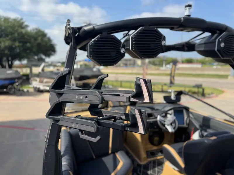 Slide: The Image of Tigé 23ZX 2023 - 19