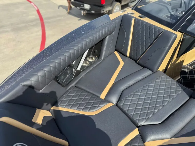 Slide: The Image of Tigé 23ZX 2023 - 20