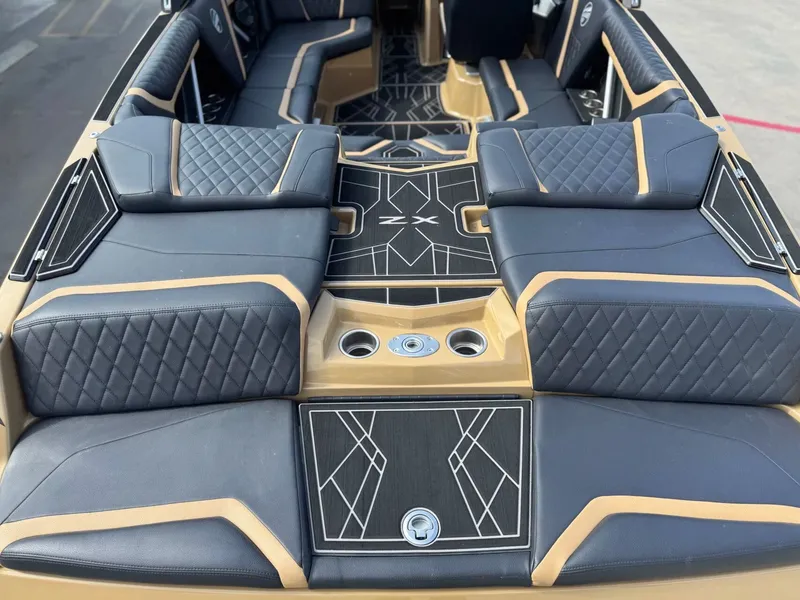 Slide: The Image of Tigé 23ZX 2023 - 4