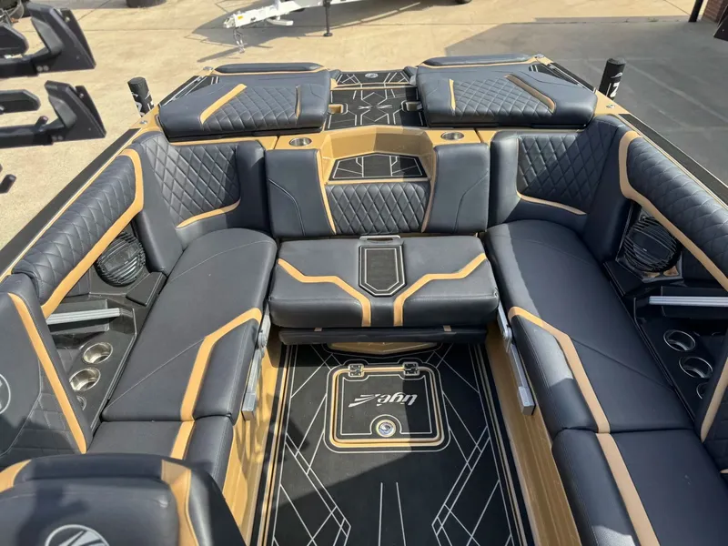 Slide: The Image of Tigé 23ZX 2023 - 8