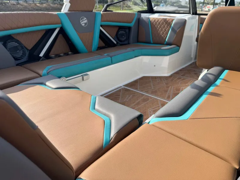 Slide: The Image of Tigé 25ZX 2023 - 11