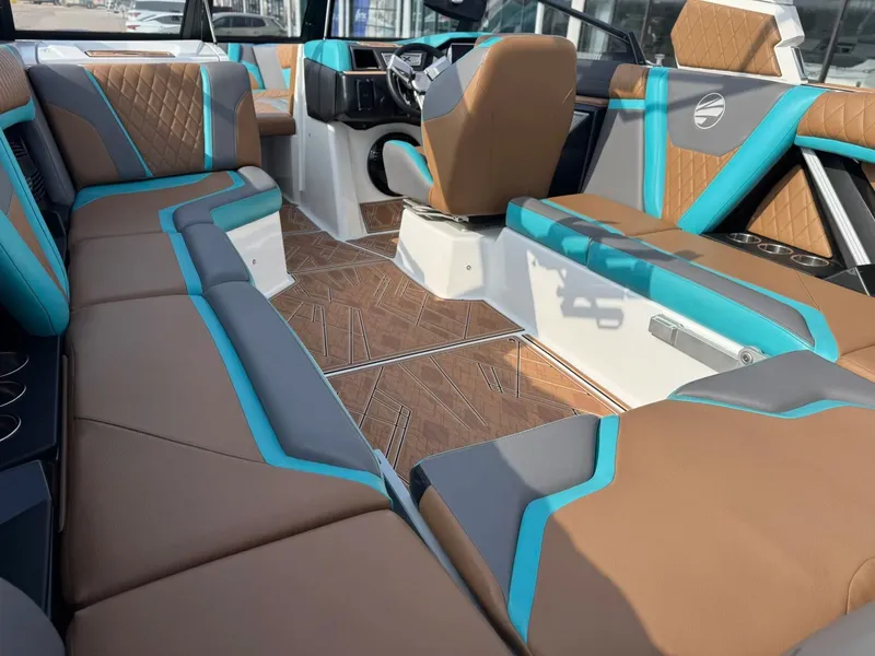 Slide: The Image of Tigé 25ZX 2023 - 12