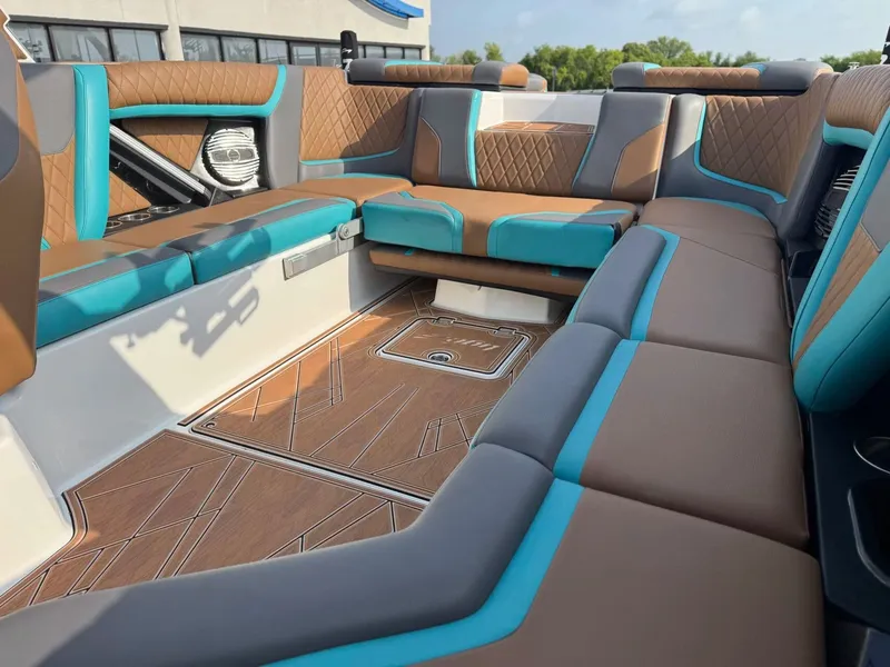 Slide: The Image of Tigé 25ZX 2023 - 13