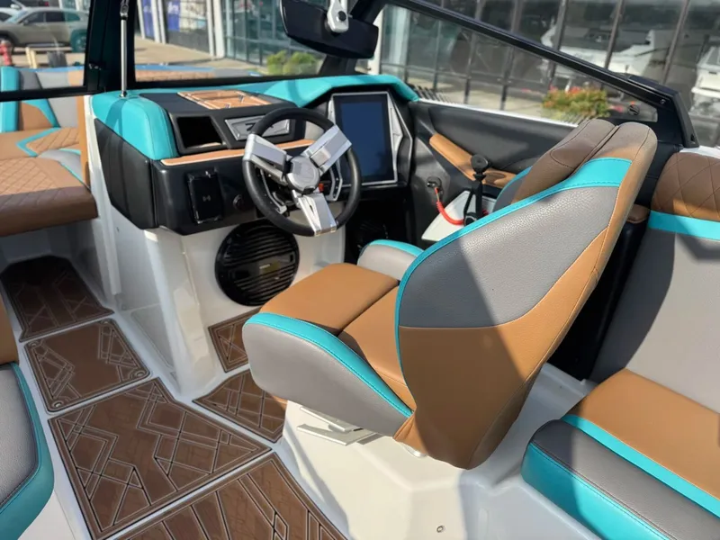 Slide: The Image of Tigé 25ZX 2023 - 14