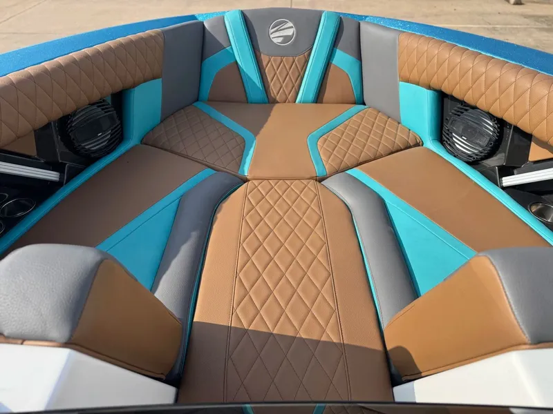 Slide: The Image of Tigé 25ZX 2023 - 16