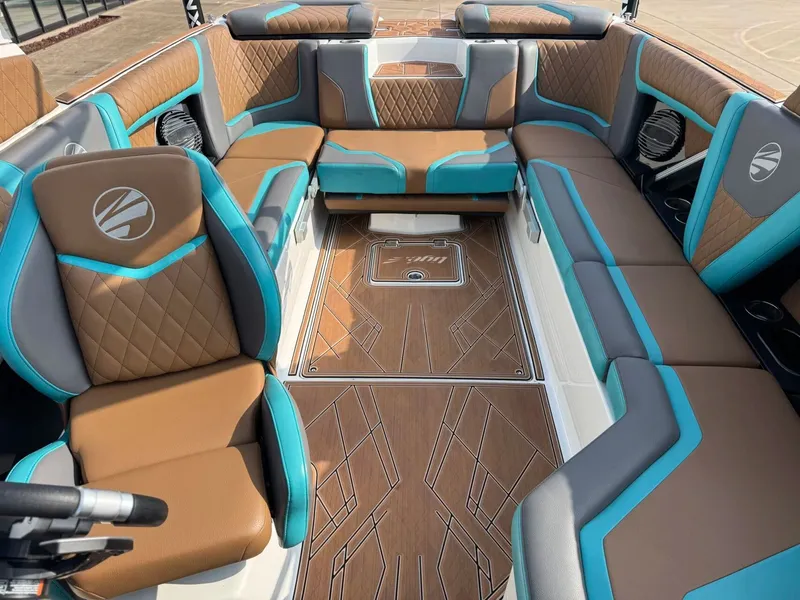 Slide: The Image of Tigé 25ZX 2023 - 18