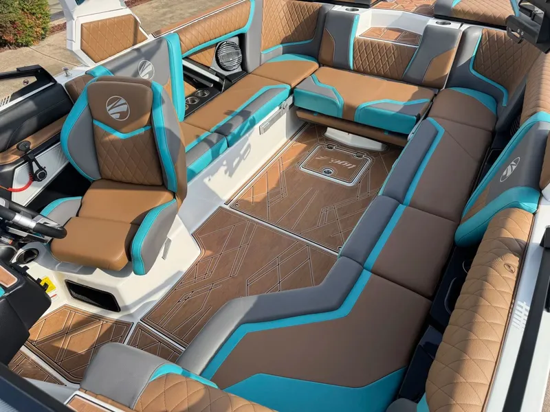 Slide: The Image of Tigé 25ZX 2023 - 19