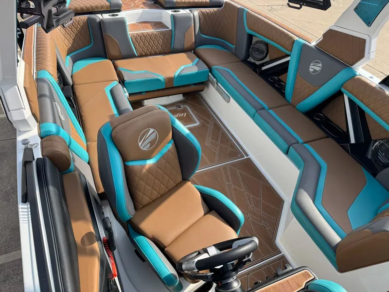 Slide: The Image of Tigé 25ZX 2023 - 20