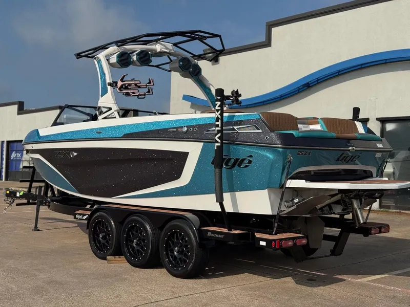 Slide: The Image of Tigé 25ZX 2023 - 3