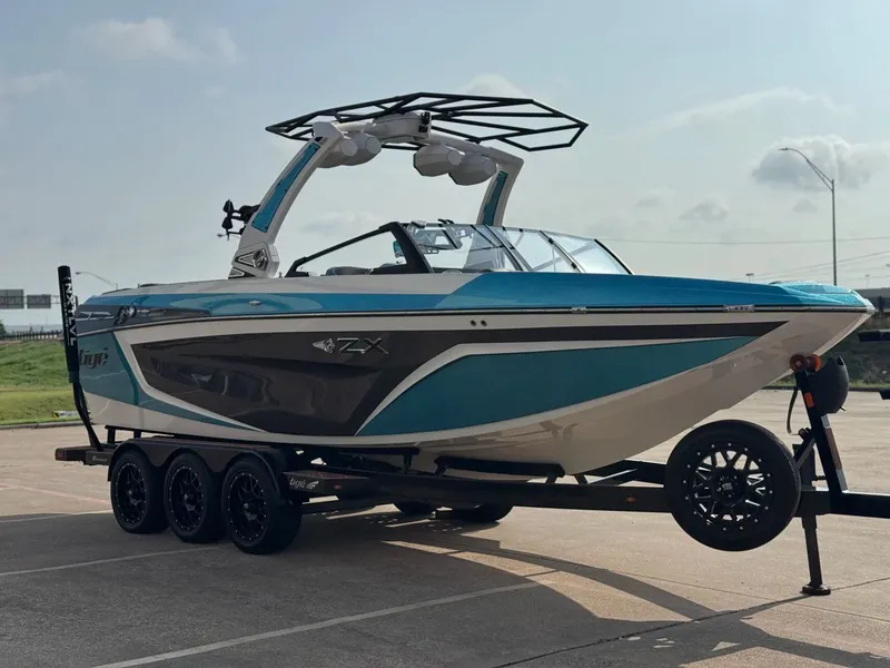 Slide: The Image of Tigé 25ZX 2023 - 6