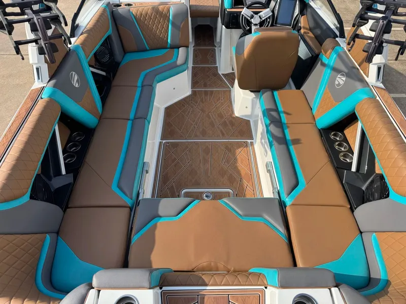 Slide: The Image of Tigé 25ZX 2023 - 8