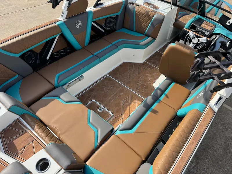 Slide: The Image of Tigé 25ZX 2023 - 9