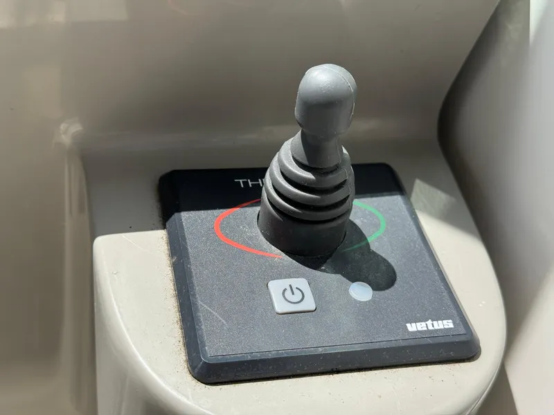 Slide: The Image of Joystick control on a 2014 Sea Ray 280 Sundancer boat. - 10