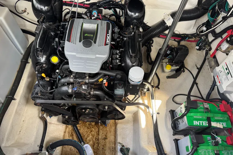 Slide: The Image of Engine compartment of a 2014 Sea Ray 280 Sundancer with MerCruiser 350 engine. - 25