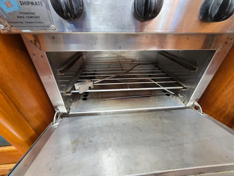 Slide: The Image of Open oven in a 1984 Bristol 31.1, featuring metal racks and control knobs. - 22