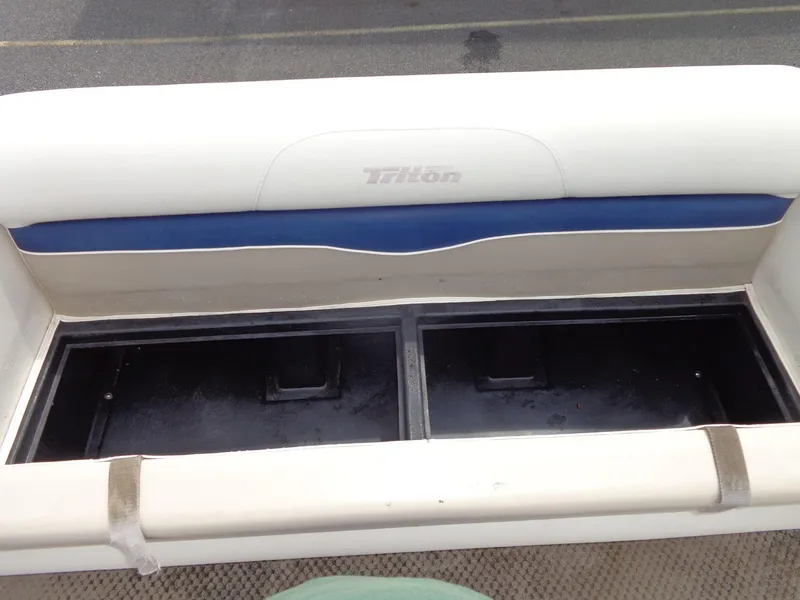 Slide: The Image of Triton Summit Pontoon 200 Gold 2006 - 11