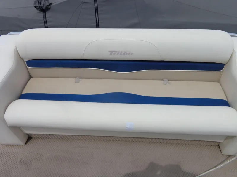 Slide: The Image of Triton Summit Pontoon 200 Gold 2006 - 12