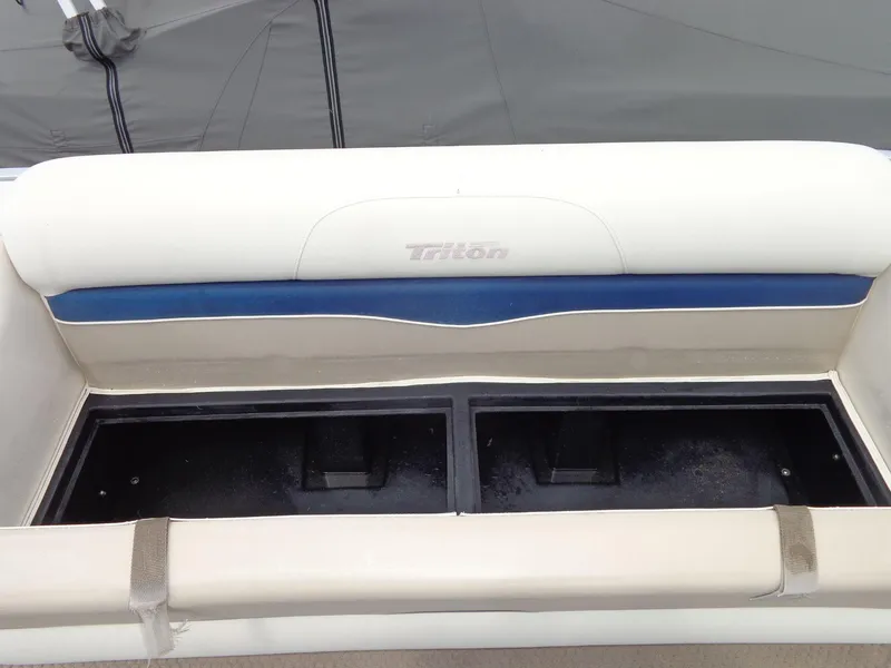 Slide: The Image of Triton Summit Pontoon 200 Gold 2006 - 13