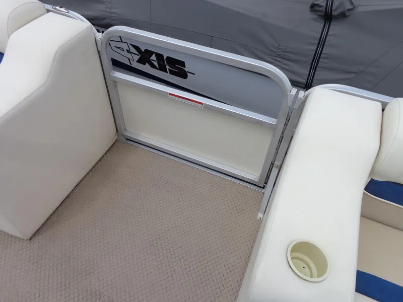 Slide: The Image of Triton Summit Pontoon 200 Gold 2006 - 15