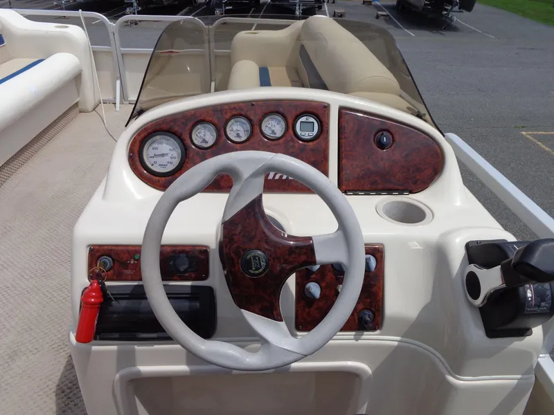 Slide: The Image of Triton Summit Pontoon 200 Gold 2006 - 18