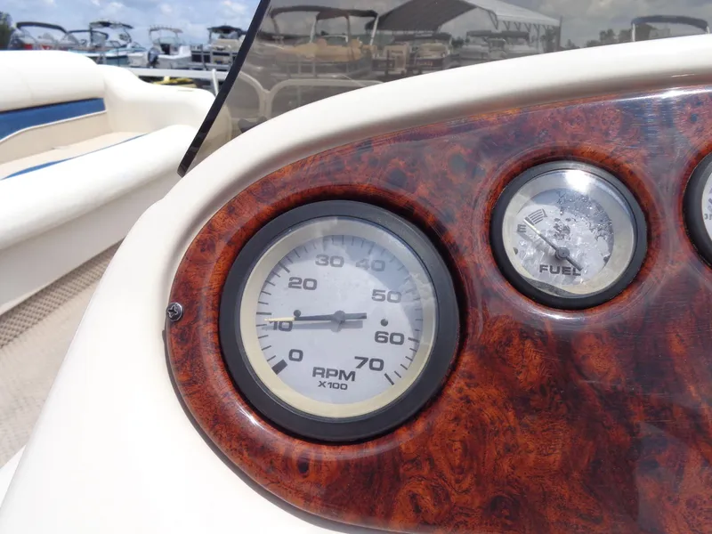 Slide: The Image of Triton Summit Pontoon 200 Gold 2006 - 19