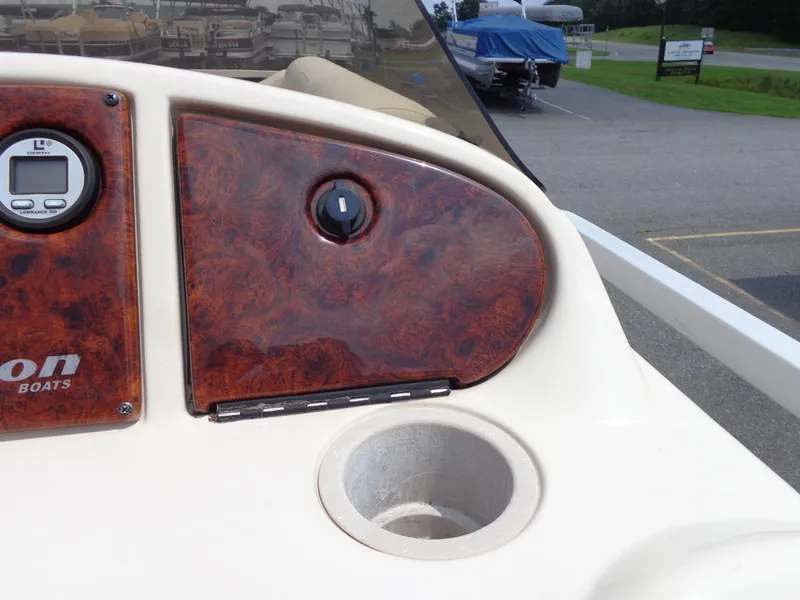 Slide: The Image of Triton Summit Pontoon 200 Gold 2006 - 21