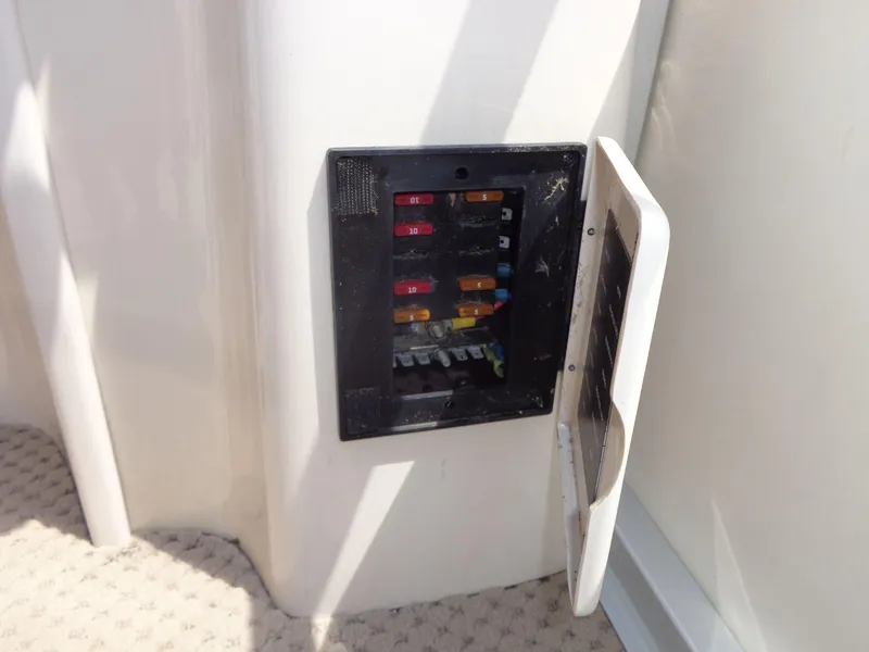 Slide: The Image of Triton Summit Pontoon 200 Gold 2006 - 28