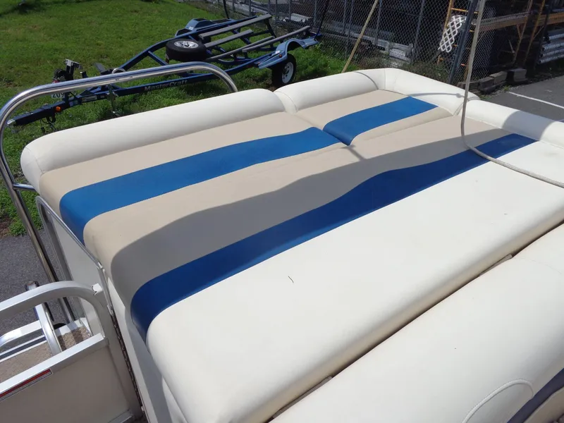 Slide: The Image of Triton Summit Pontoon 200 Gold 2006 - 39