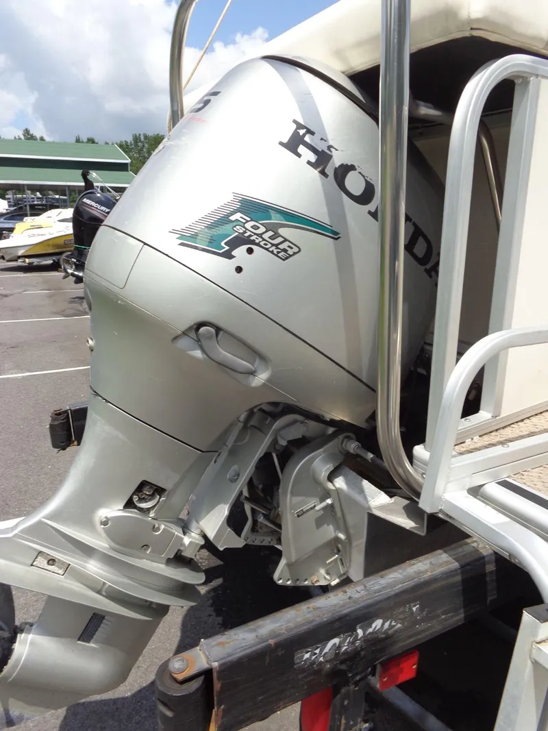 Slide: The Image of Triton Summit Pontoon 200 Gold 2006 - 41