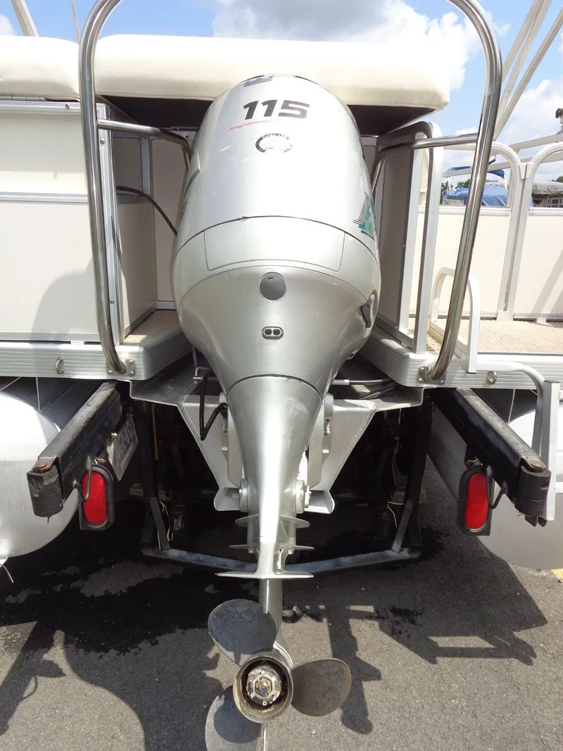 Slide: The Image of Triton Summit Pontoon 200 Gold 2006 - 42