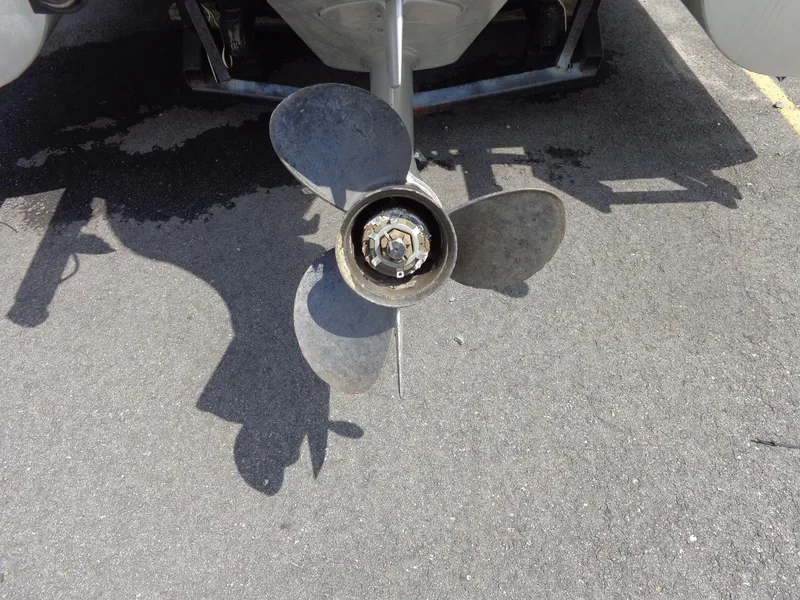 Slide: The Image of Triton Summit Pontoon 200 Gold 2006 - 43